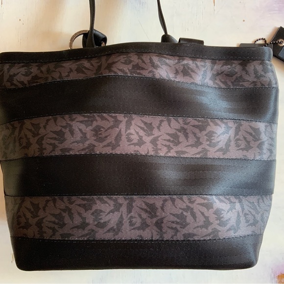 Harveys Jack Skellington and Sally NBC carriage ring tote. Highly sought after. - Picture 2 of 11